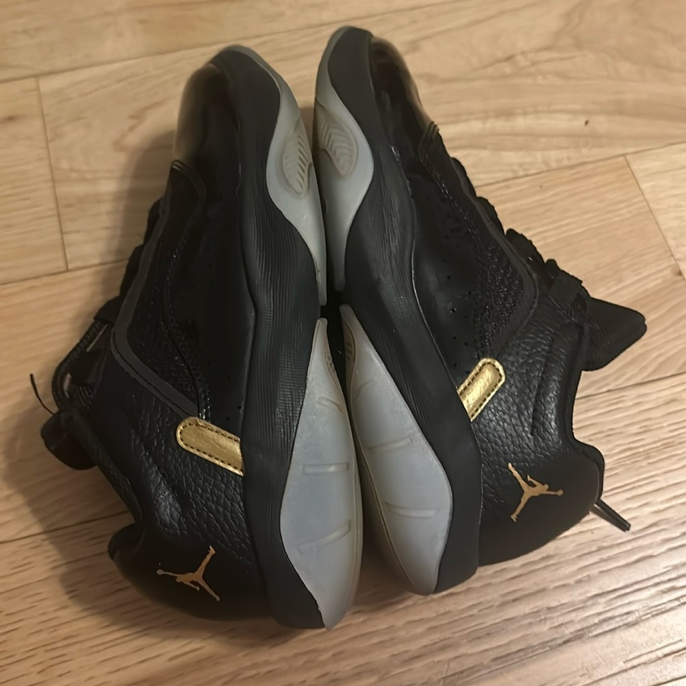 Boys Jordan 11 Retro Low - Picture 2 of 10